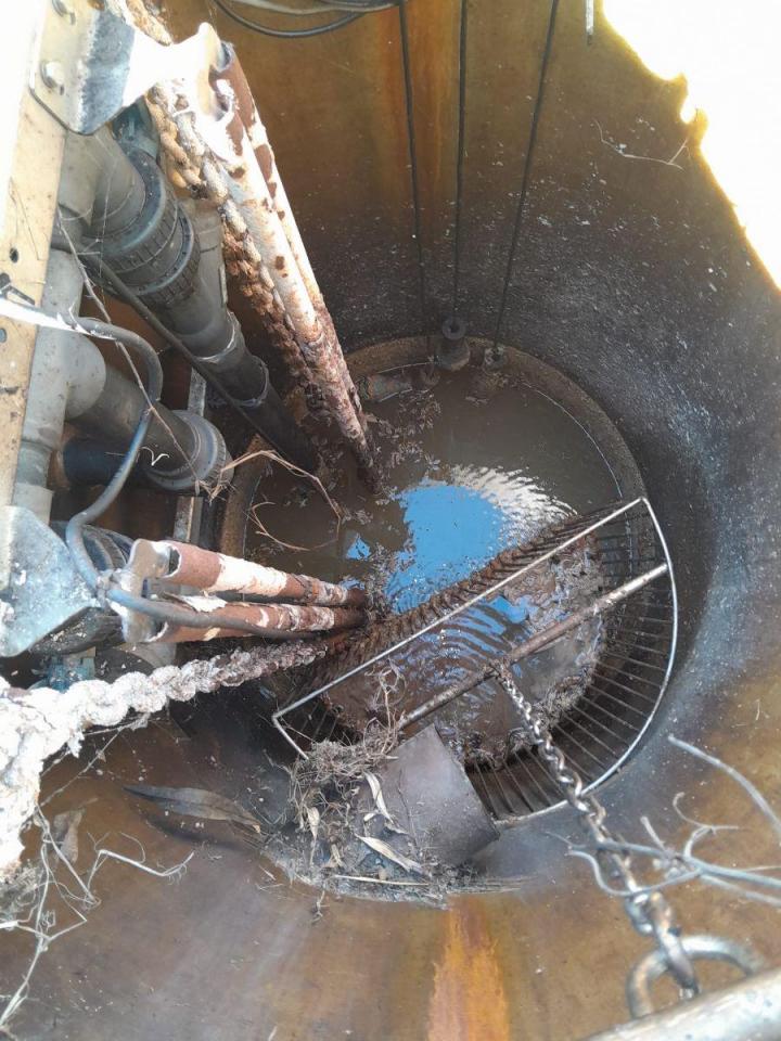 Poste de relevage avant nettoyage